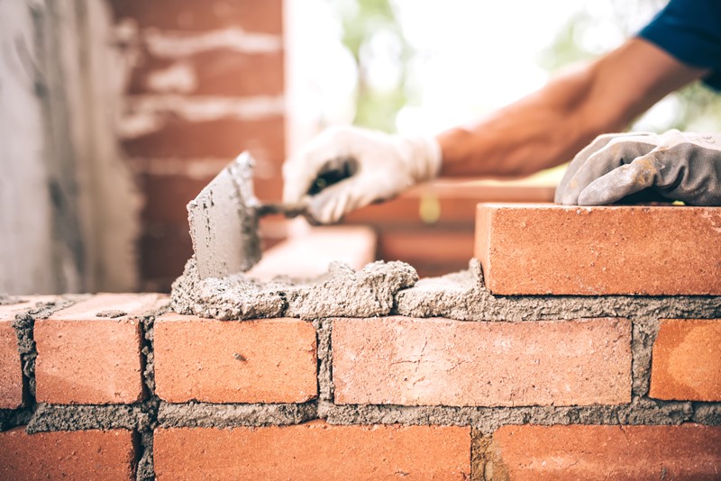 When is a “self-employed” contractor a de facto employee?